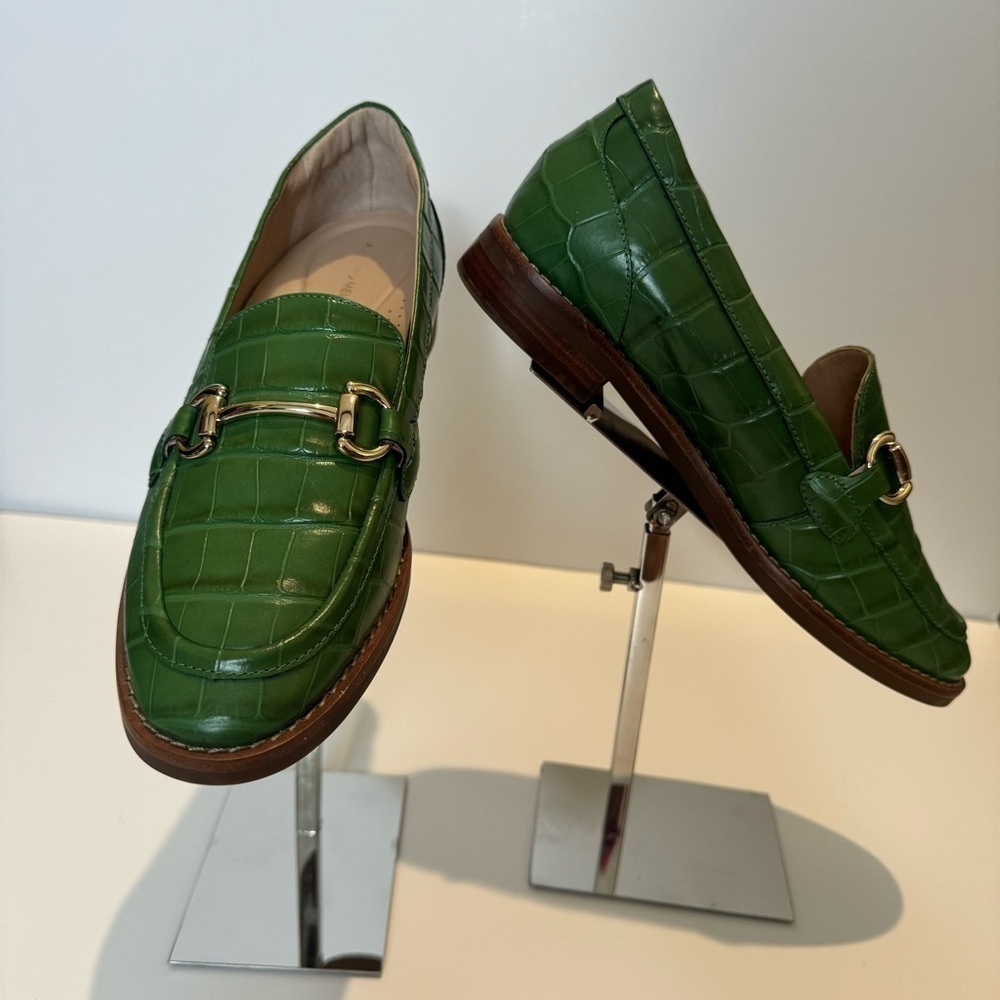 NWOT Antonio Melani Raegan Ornament Loafers in Green - embossed croc print - Picture 2 of 3